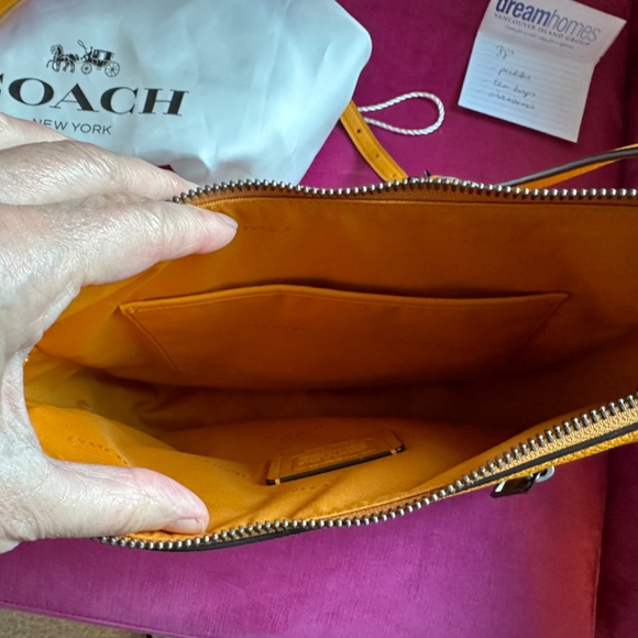 Coach chaise crossbody in yellow pollen - Picture 7 of 10